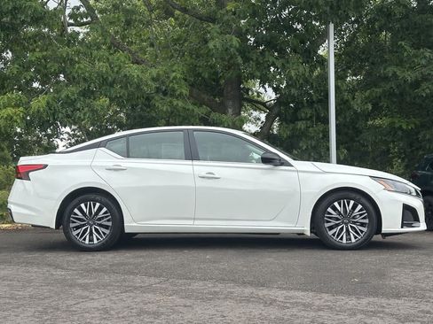 New 2026 Nissan Altima 2.5 SV FWD image 8
