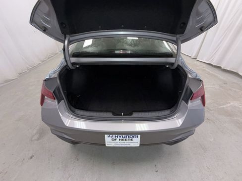 Used 2023 Hyundai Elantra Limited image 12