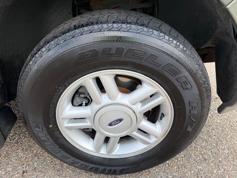 Used 2003 Ford Expedition XLT AWD/4WD image 18
