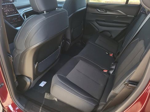 New 2025 Jeep Grand Cherokee Laredo image 13