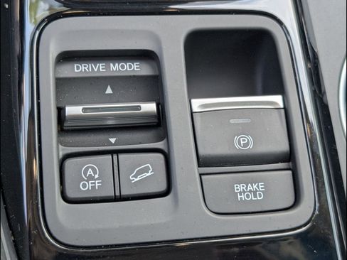 Certified 2025 Honda Pilot Touring image 17