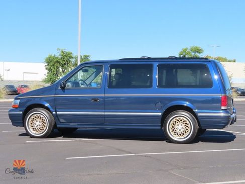 Used 1995 Chrysler Town & Country 4dr Wagon FWD image 12
