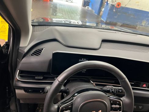Used 2026 Kia Carnival FWD image 33
