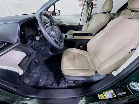 Certified 2023 Toyota Sienna XLE AWD/4WD image 25