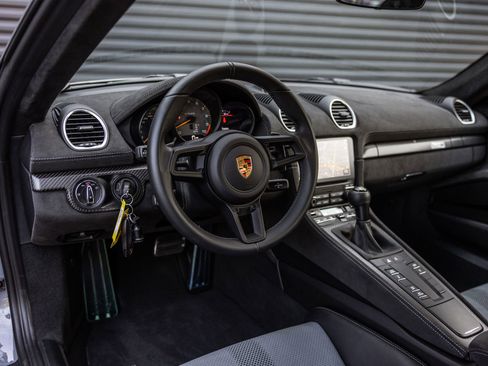 Used 2023 Porsche 718 Cayman GT4 RS image 4