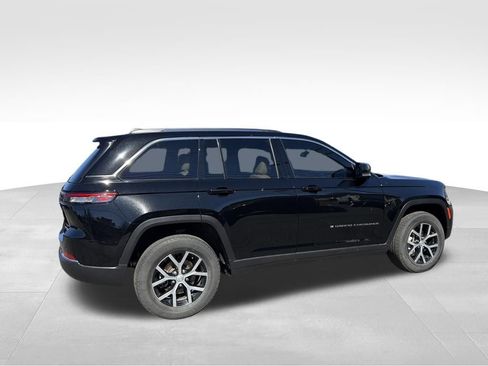 Used 2023 Jeep Grand Cherokee Limited image 10