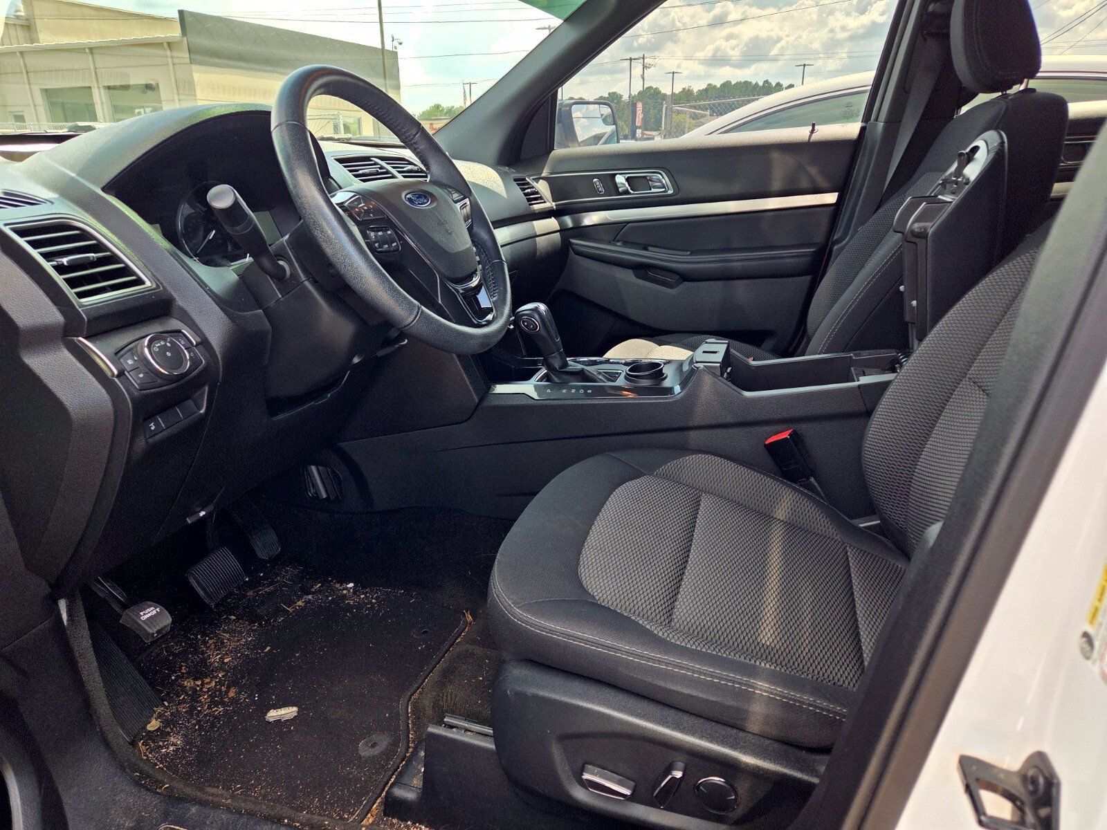 Used 2018 Ford Explorer XLT w/ Equipment Group 201A FWD image 5