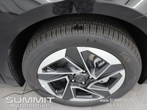 New 2027 Chrysler Pacifica Limited AWD/4WD image 3