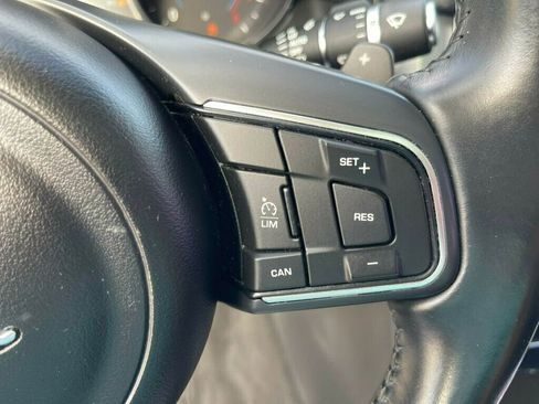 Used 2017 Jaguar XF RWD image 15