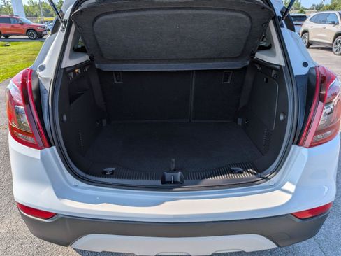 Used 2022 Buick Encore Preferred AWD/4WD image 10