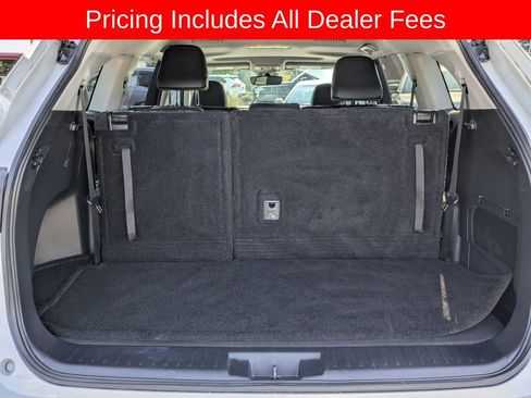 Used 2023 Toyota Highlander XLE FWD image 14