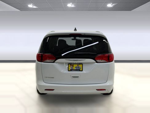 Used 2021 Chrysler Voyager L image 8