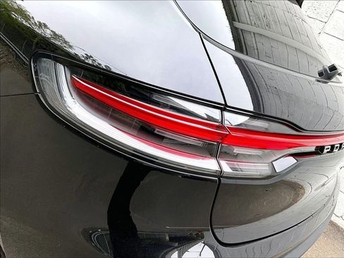 Used 2025 Porsche Macan AWD/4WD image 31