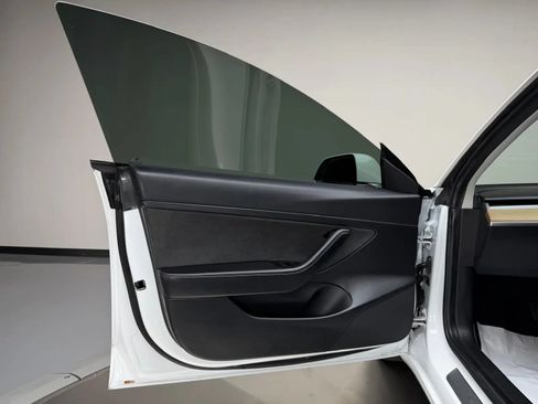 Used 2020 Tesla Model 3 Standard Range RWD image 21