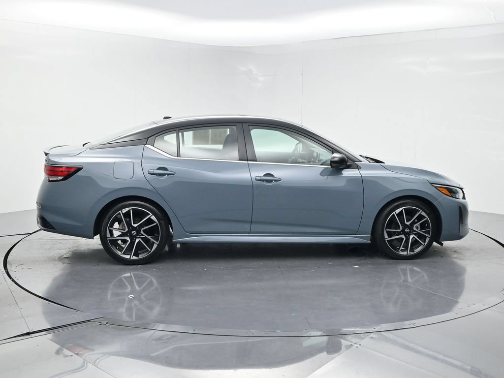 Used 2025 Nissan Sentra SR w/ SR Premium Package FWD image 4