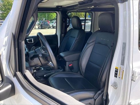 Used 2023 Jeep Wrangler Unlimited Sahara w/ Cold Weather Group AWD/4WD image 10