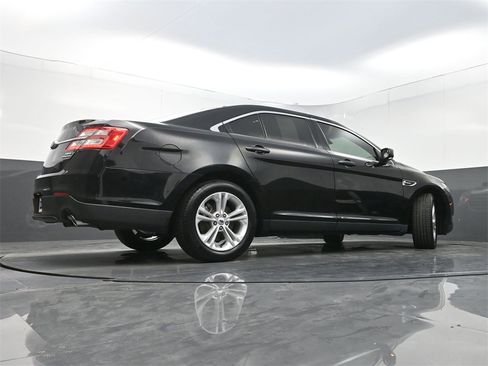 Used 2018 Ford Taurus SEL image 26