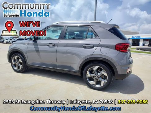 Used 2023 Hyundai Venue SEL FWD image 5