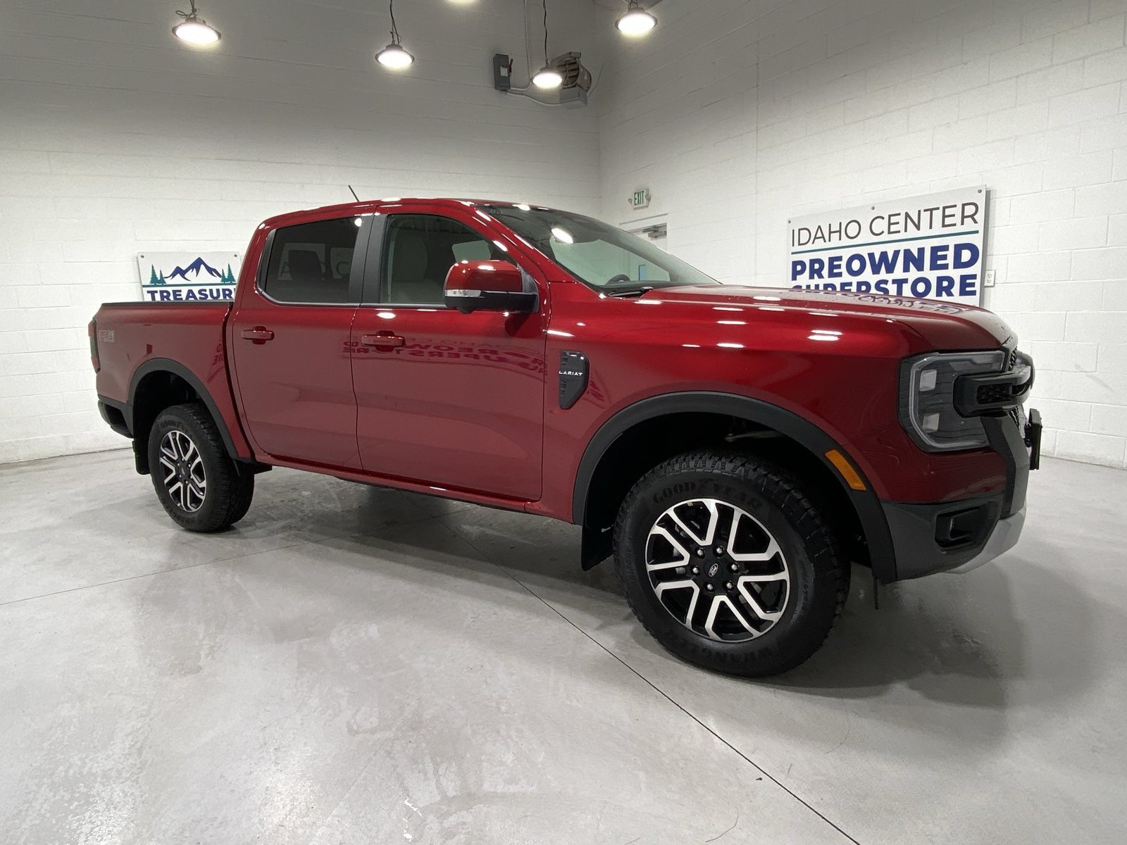 Used 2025 Ford Ranger Lariat w/ FX4 Off-Road Package AWD/4WD image 2
