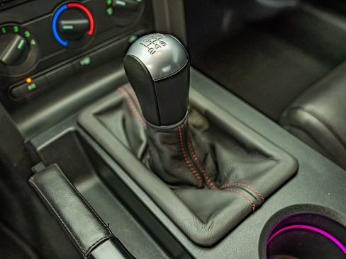 Used 2009 Ford Mustang Shelby GT500 RWD image 32