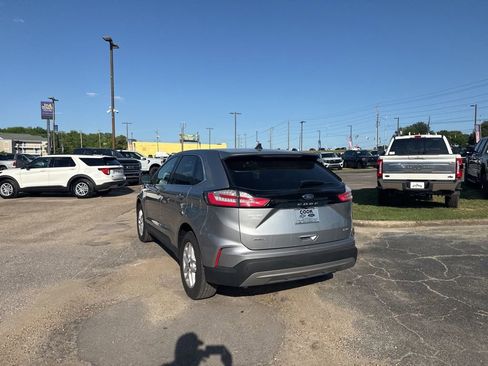 Used 2024 Ford Edge SEL image 11