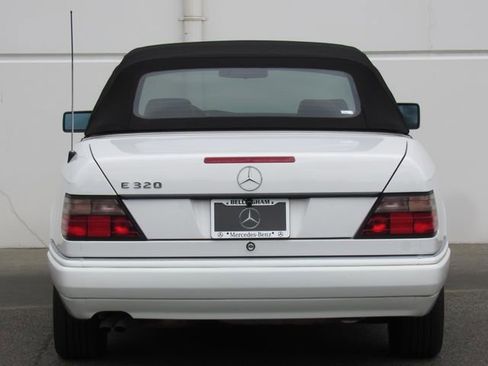 Used 1994 Mercedes-Benz E 320 Convertible image 7