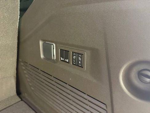 Certified 2021 GMC Yukon SLT w/ SLT Premium Package AWD/4WD image 10