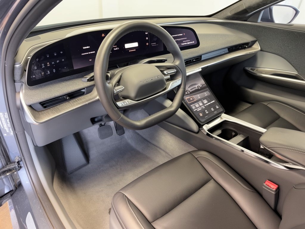 Used 2024 Lucid Air Pure RWD image 4