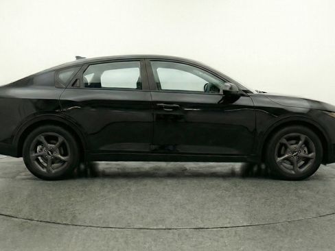 Used 2025 Kia K4 LXS image 11