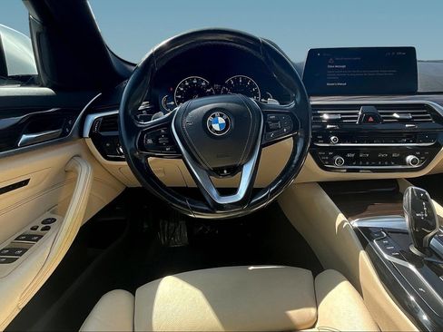 Used 2017 BMW 530i xDrive AWD/4WD image 8