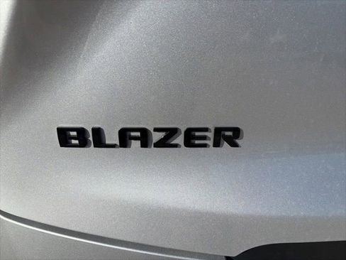 Used 2021 Chevrolet Blazer LT w/ Sound & Technology Package FWD image 6
