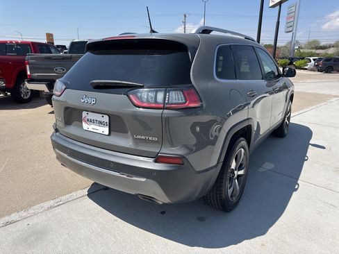 Used 2019 Jeep Cherokee Limited AWD/4WD image 6