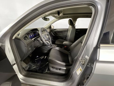 Used 2023 Volkswagen Tiguan SE image 20