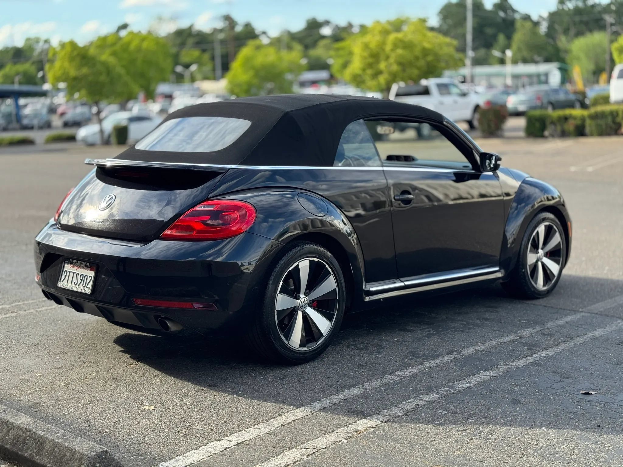 Used 2013 Volkswagen Beetle 2.0T FWD image 3