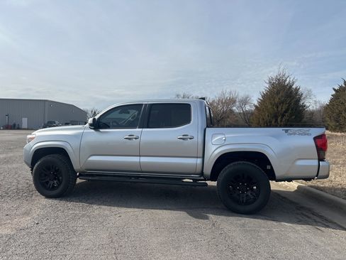 Used 2022 Toyota Tacoma SR image 9