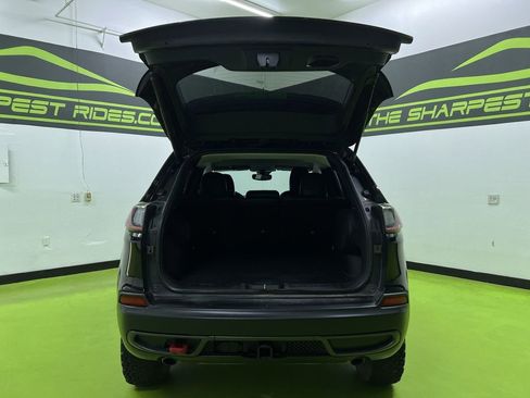 Used 2022 Jeep Cherokee Trailhawk w/ Sound & Nav Group AWD/4WD image 9