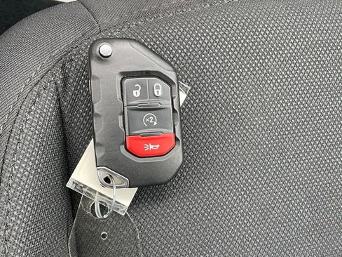 Used 2022 Jeep Gladiator Willys image 35