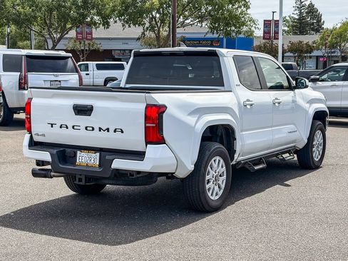 Used 2025 Toyota Tacoma SR5 AWD/4WD image 4