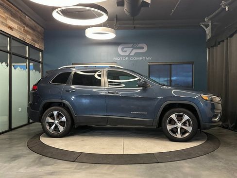 Used 2020 Jeep Cherokee Limited image 2