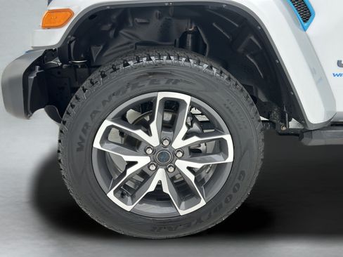 Used 2024 Jeep Wrangler Unlimited AWD/4WD image 9
