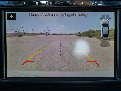 Used 2017 Lincoln Continental Select image 21