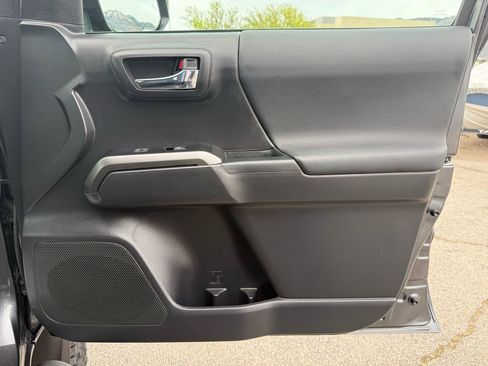 Used 2022 Toyota Tacoma TRD Sport w/ Technology Package AWD/4WD image 29