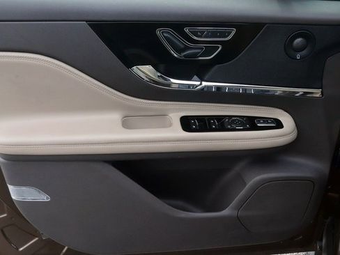 Used 2022 Lincoln Corsair Reserve w/ Sport Package image 10