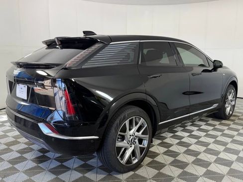 Used 2025 Cadillac Optiq Luxury 1 image 8