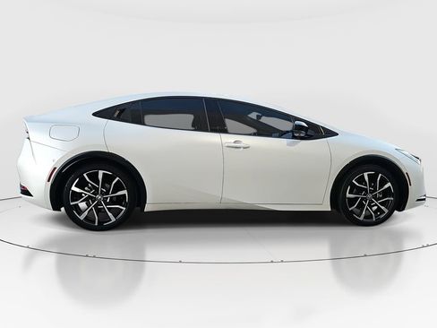 Certified 2025 Toyota Prius Plug-In Hybrid image 4
