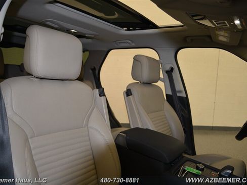 Used 2022 Land Rover Discovery S image 21