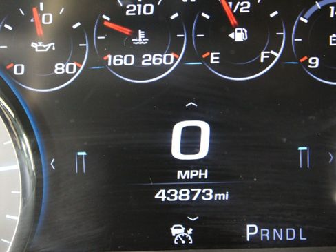 Used 2018 Chevrolet Suburban Premier image 19