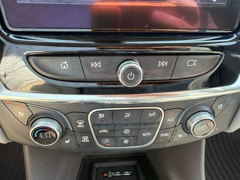 Used 2020 Chevrolet Traverse Premier FWD image 26