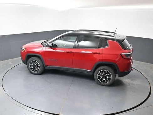 Used 2025 Jeep Compass Trailhawk AWD/4WD image 47