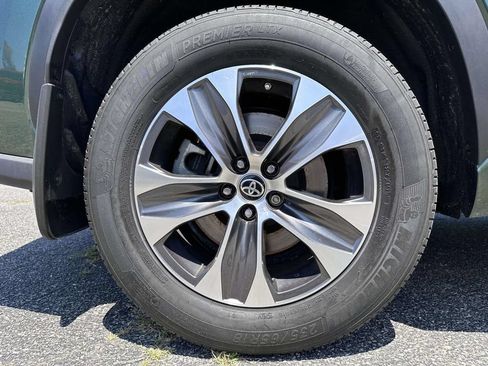 Used 2023 Toyota Highlander XLE AWD/4WD image 6